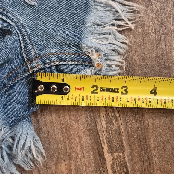 Ontwelfth Distressed Embroidered Flowers Raw Him High-rise Denim Shorts, Size 28 - Picture 4 of 10